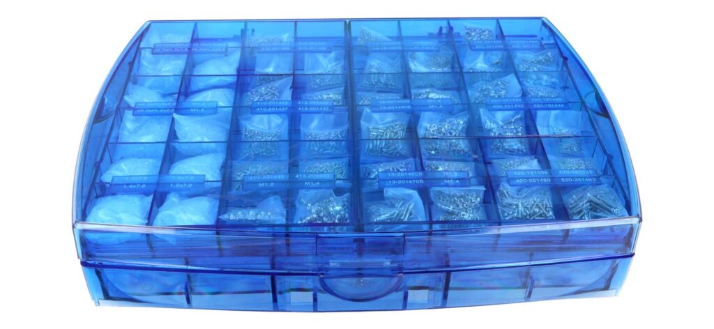 Atsarginių dalių rinkinys su dėžute 005A